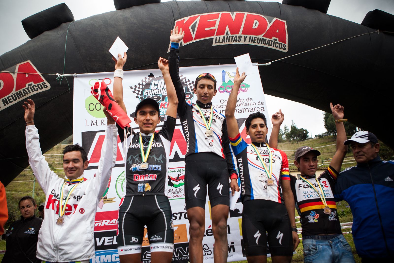 Iniciaron deportes de montaña en el Altiplano Cundimarqués Egan Bernal se llevó el título en la categoría elite. Hilvar Malaver se ubicó segundo y Brandon Rivera alcanzó el tercer lugar del podio.